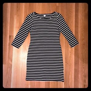 Form fitting dress. Navy and white. Size XS